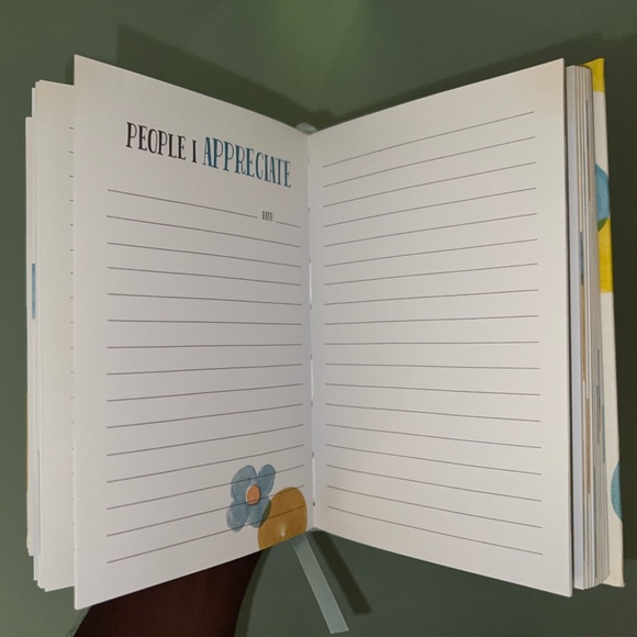 DAILY GRATITUDE JOURNAL - Picture 4 of 5